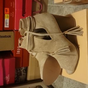 YoKi Open toe beige Boot